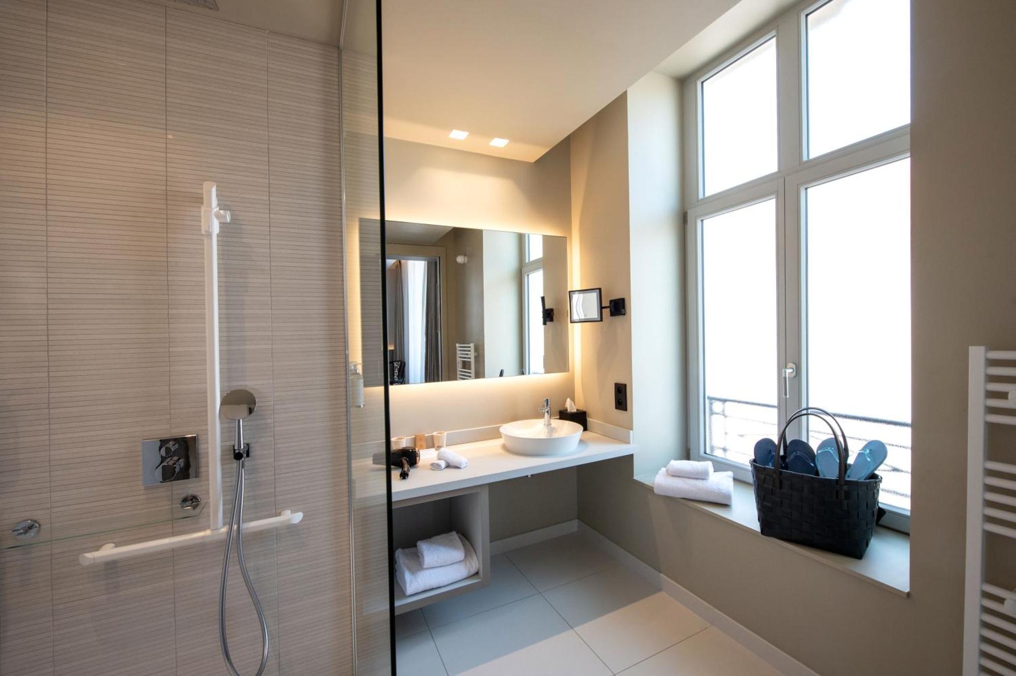 Best Western Premier Le Chapitre Hotel And Spa 르미르몽 외부 사진