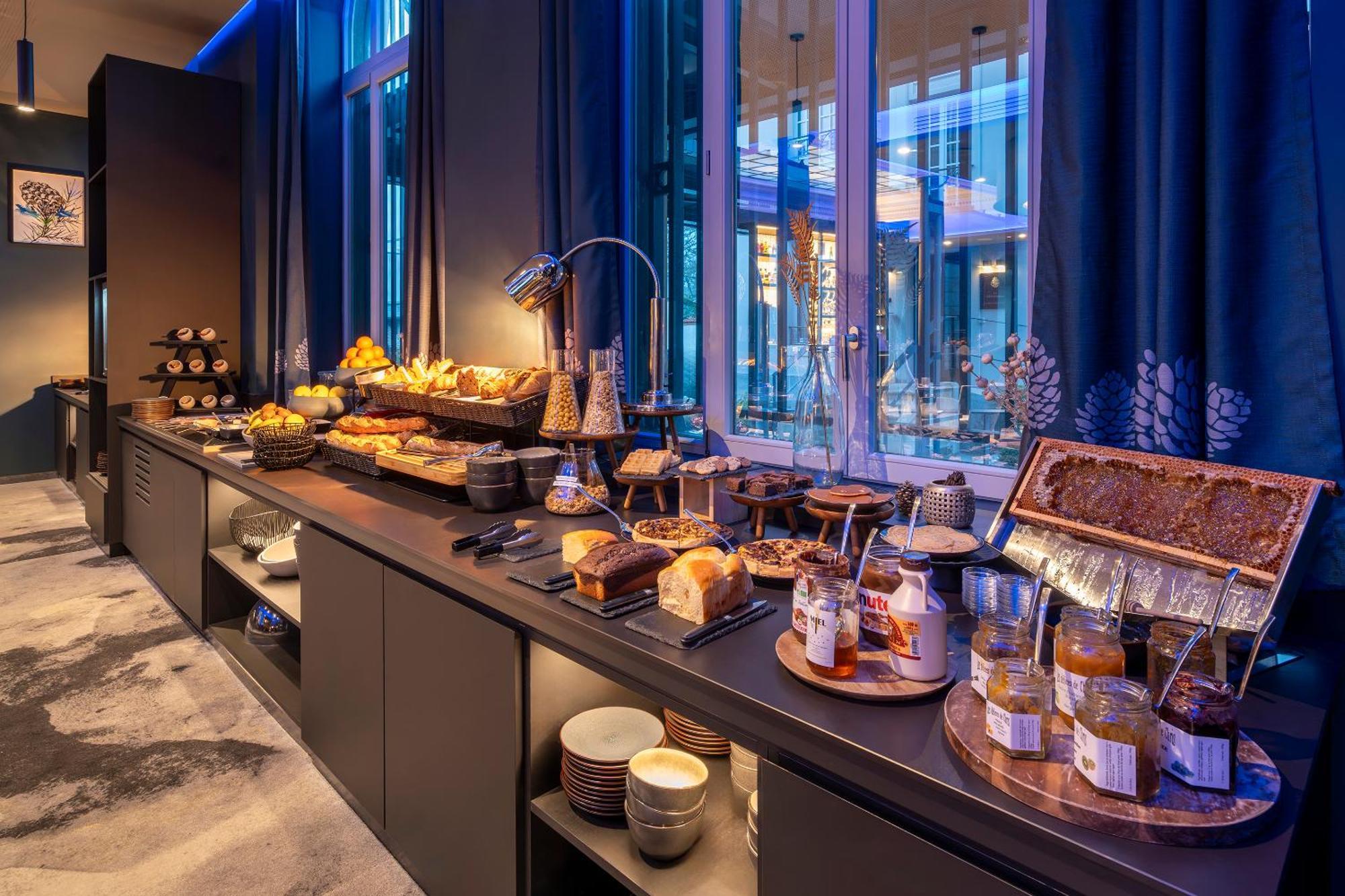Best Western Premier Le Chapitre Hotel And Spa 르미르몽 외부 사진