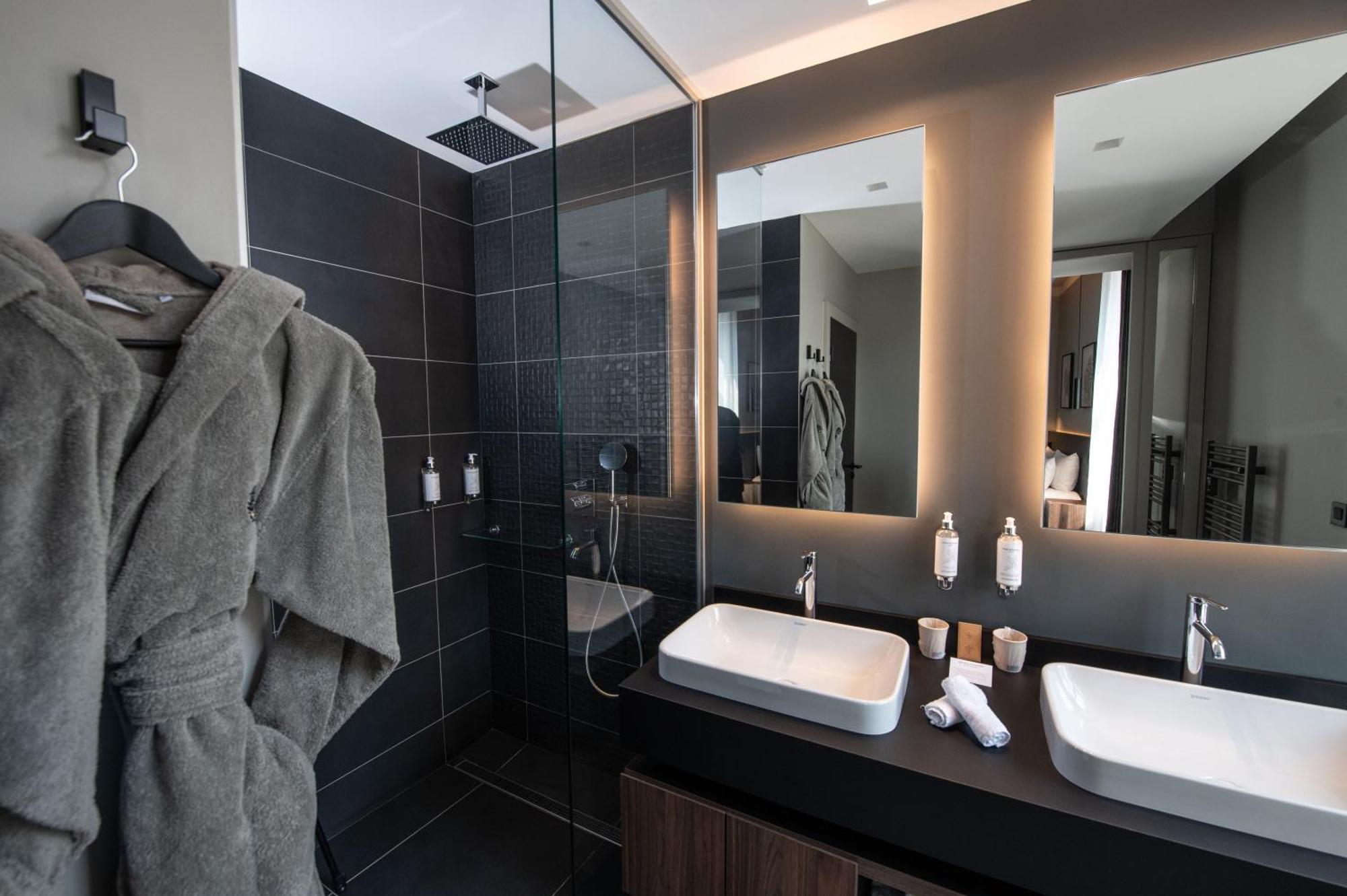 Best Western Premier Le Chapitre Hotel And Spa 르미르몽 외부 사진